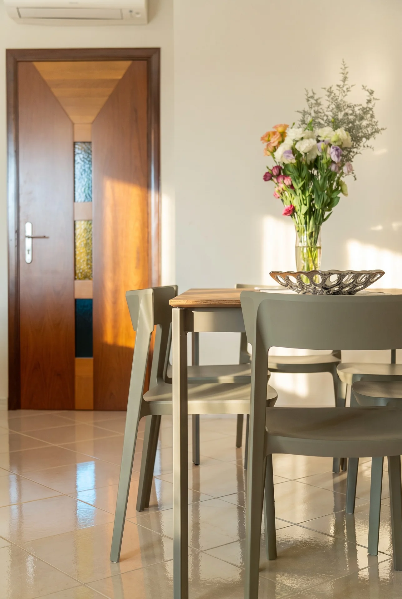 Soggiorno e zona pranzo — Villa Bizzarria